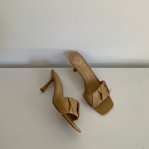tan Vince Camuto sandal - Picture 2 of 15